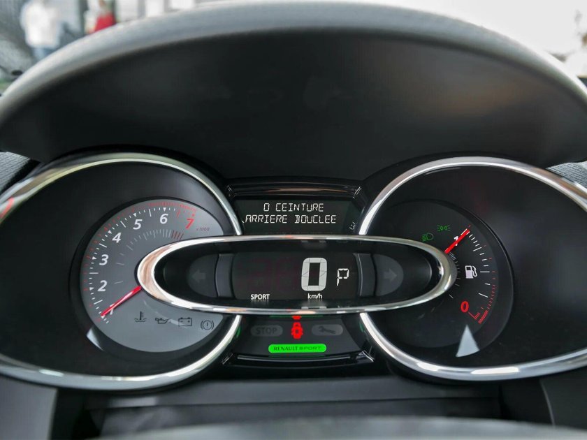 Рено Каптур приборная панель