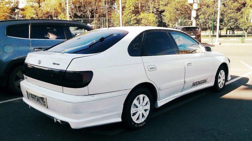 Тойота корона st190 белая