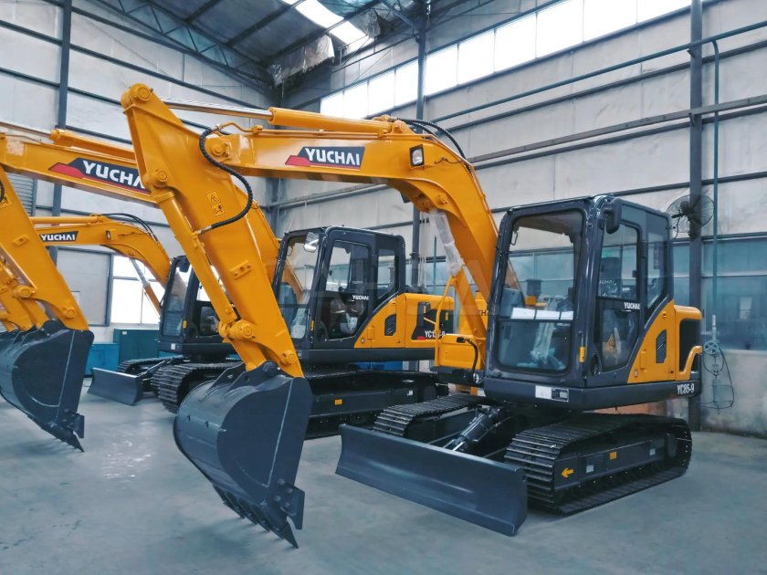 Средний экскаватор