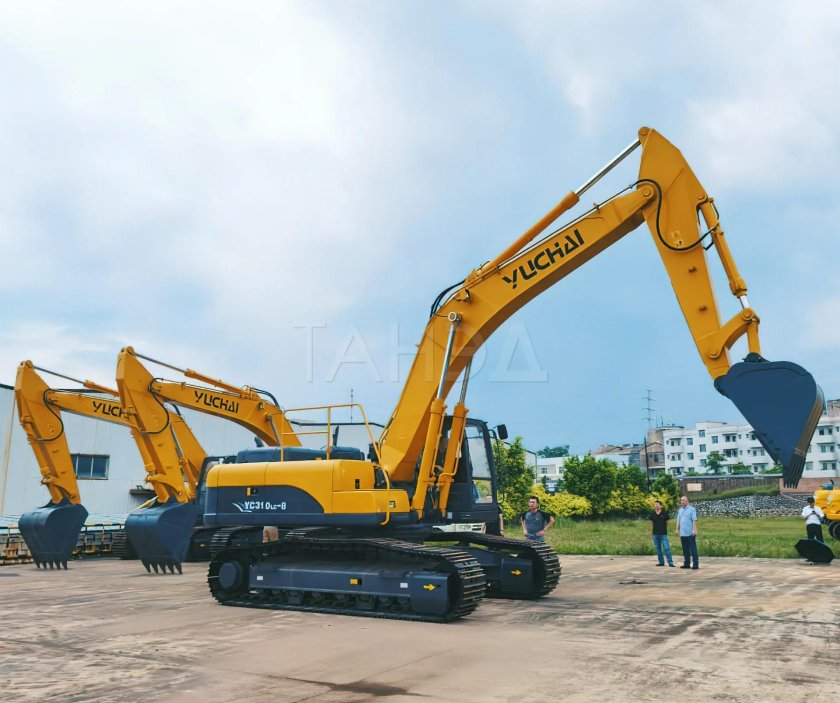 Огромный экскаватор