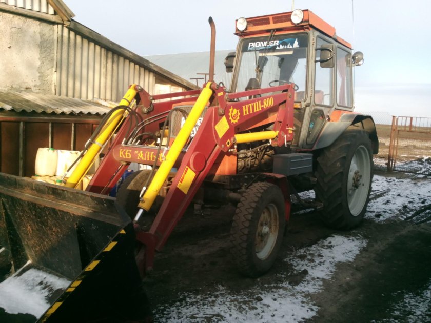 Погрузчик фронтальный на ЮМЗ 6