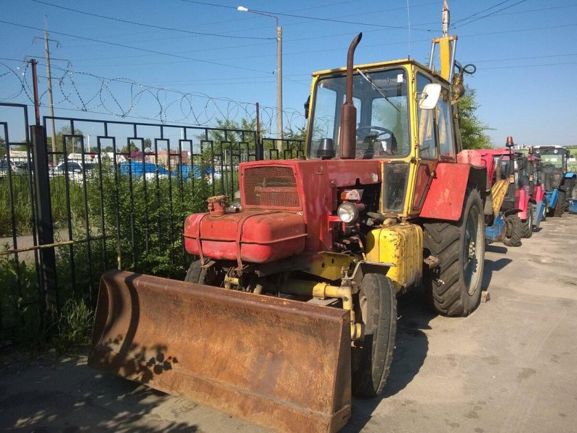 ЮМЗ-6 экскаватор