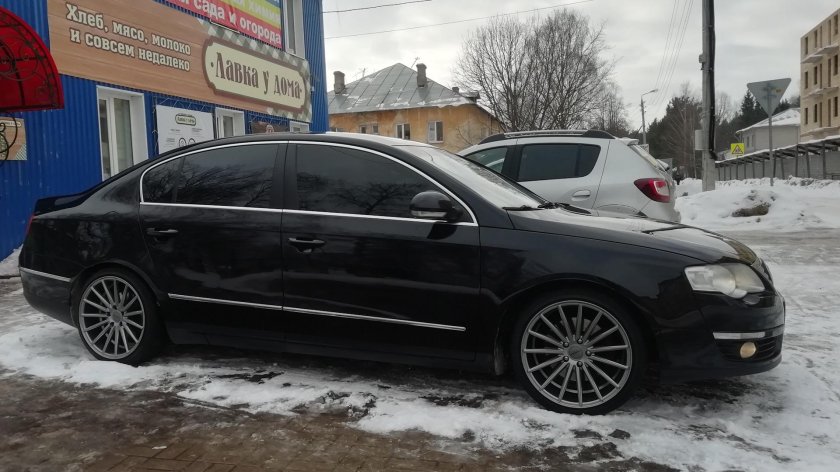 Фольксваген Пассат б6 черный тонированный