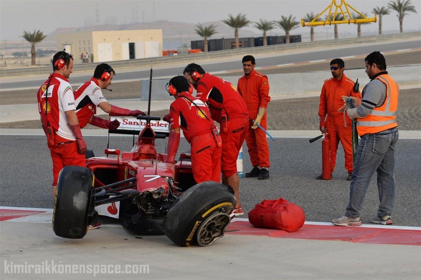Горячие головы фото Феррари на деревянном колесе