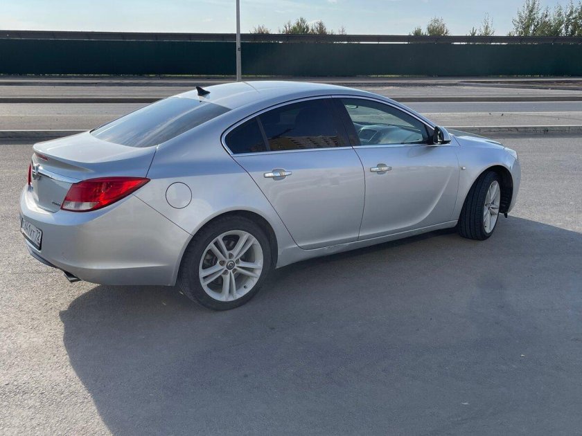 Опель инсигния седан