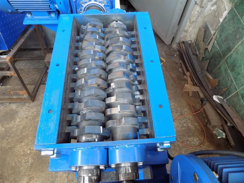 Шредер двухвальный мини