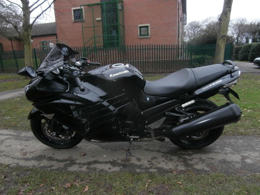 Kawasaki zzr1400 чёрный
