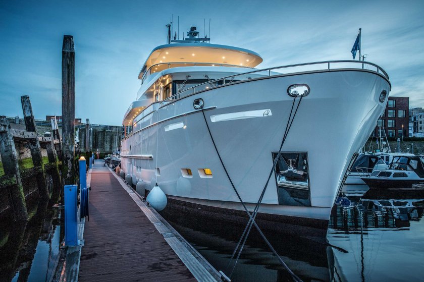 Голландские моторные яхты водоизмещающие