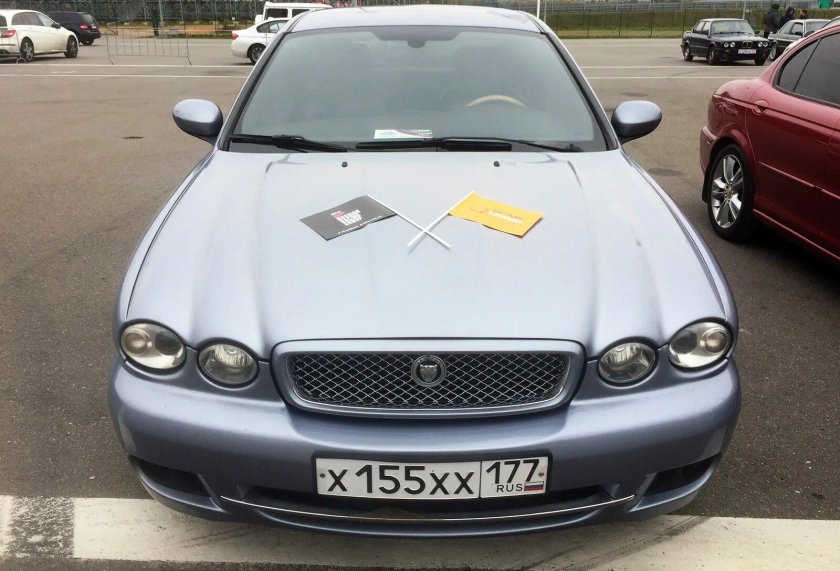 Ягуар с 4 фарами