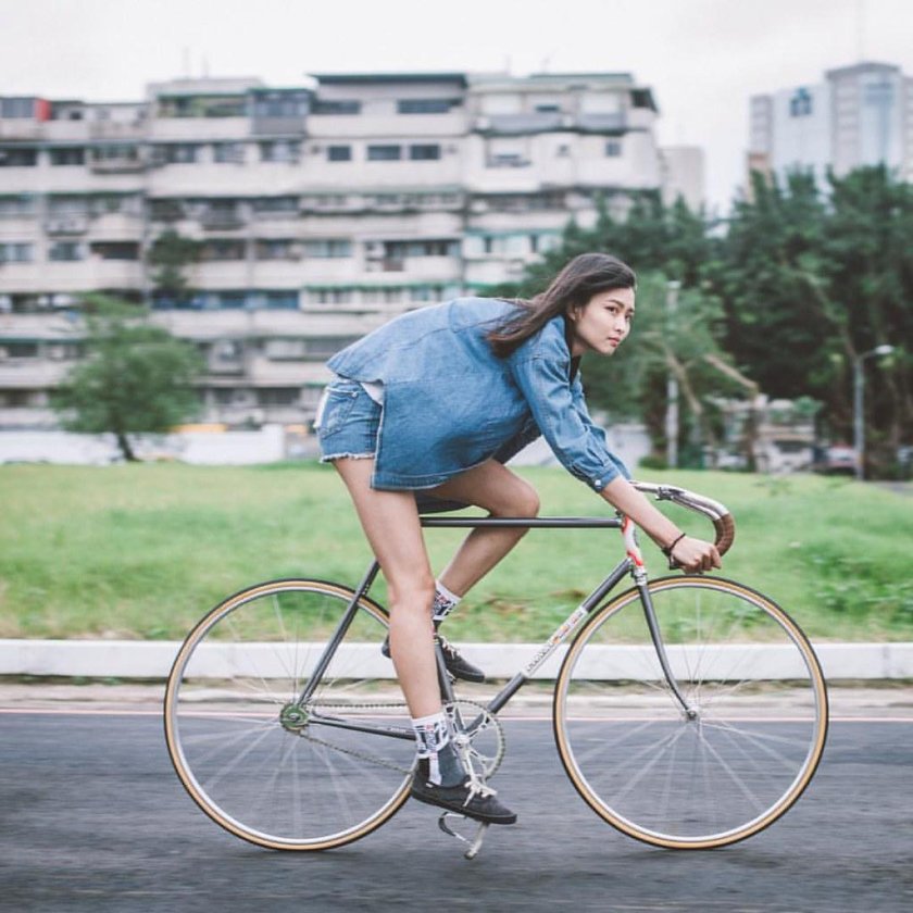 Девушка на фиксе