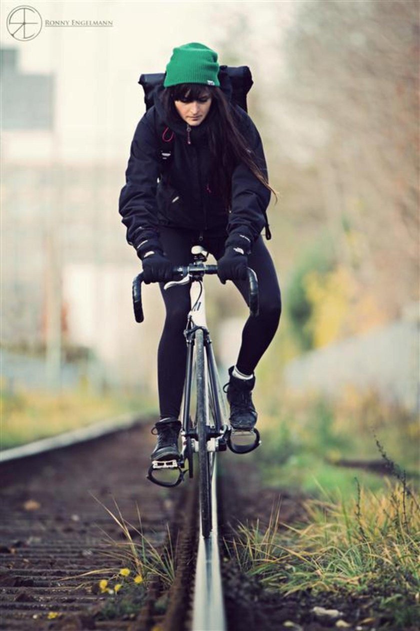 Девушка на фиксе