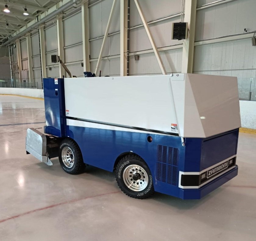 Замбони машина для заливки льда