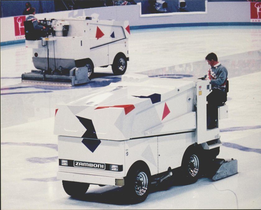 Ледовый комбайн Замбони