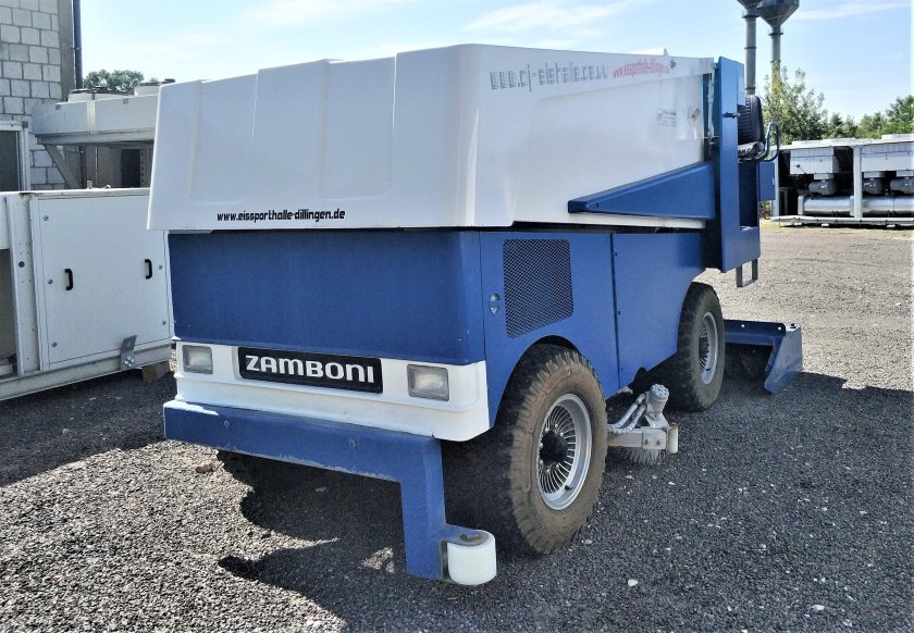 Ледозаливочная машина Zamboni 446