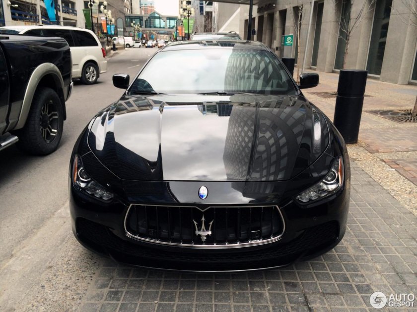 Maserati Ghibli черный