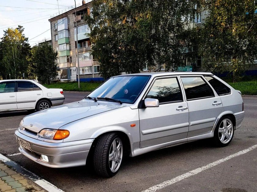 ВАЗ 2114 серебристая