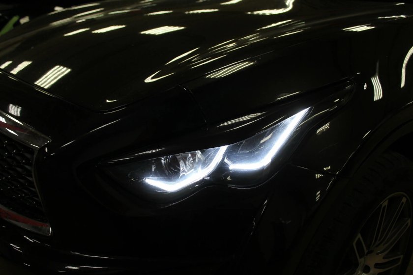 Маски фар в черный цвет на Инфинити qx70