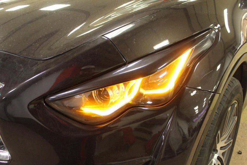 Тюнингованные задние фары на Инфинити qx70