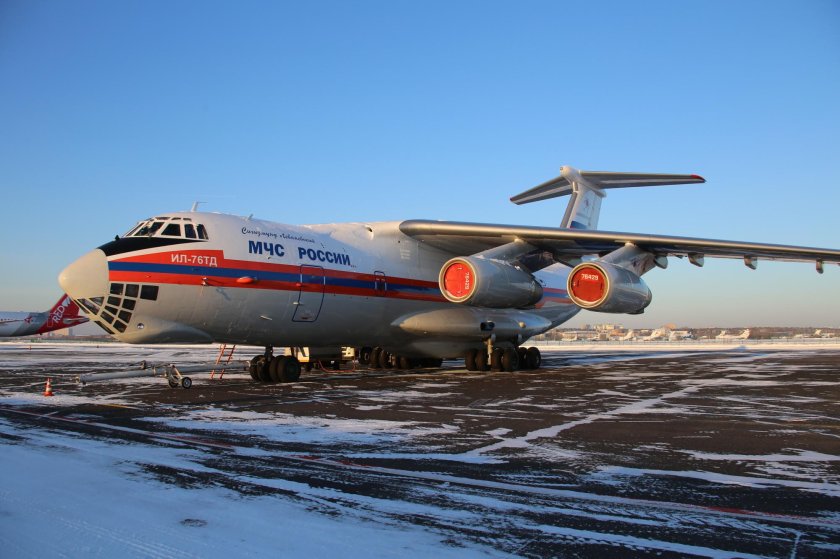 Самолет ил-76 МЧС России