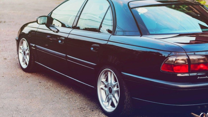 Opel Omega b седан