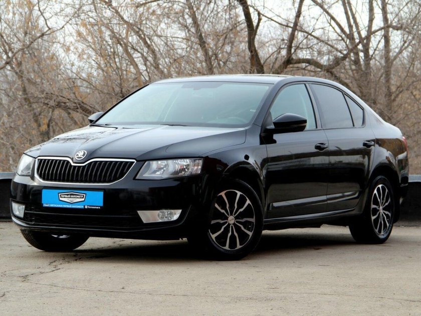 Шкода Октавия черный 2015