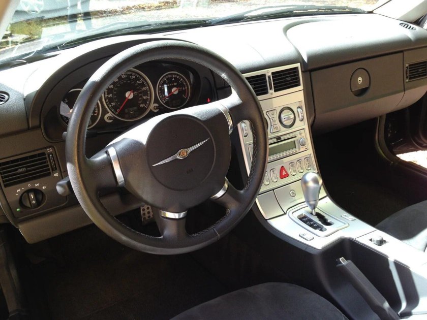 Крайслер Кроссфайр салон