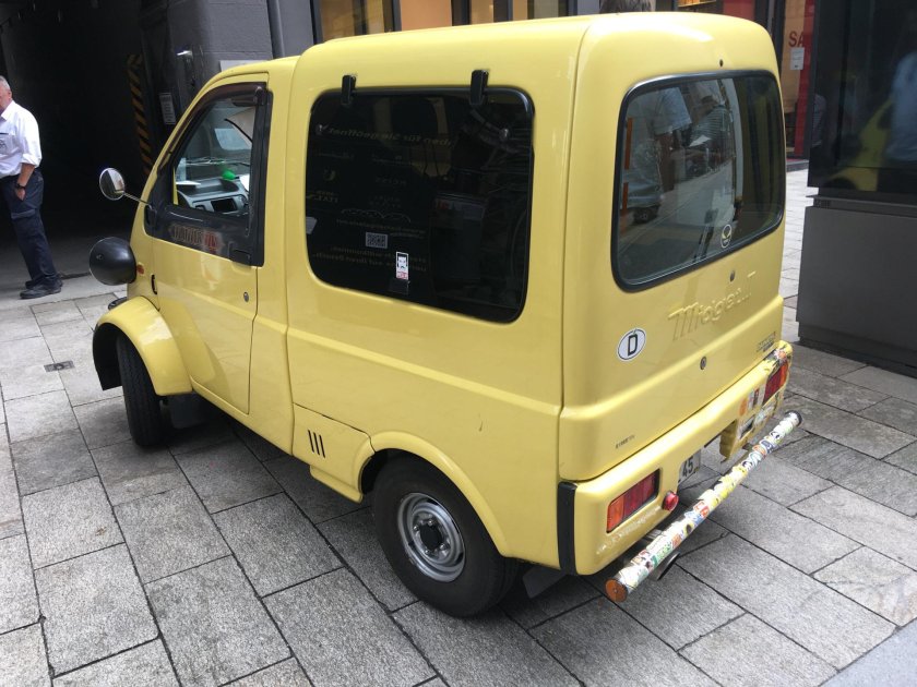 Машины с глазками Япония