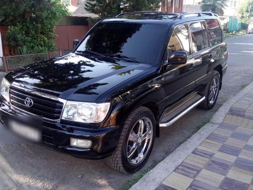 Toyota Land Cruiser 100