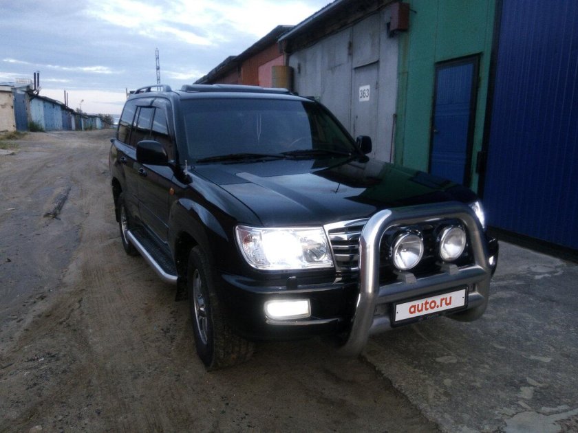 Toyota Land Cruiser 100 с кенгурятником