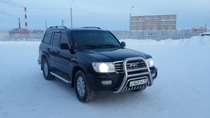 Toyota Land Cruiser 100 с кенгурятником
