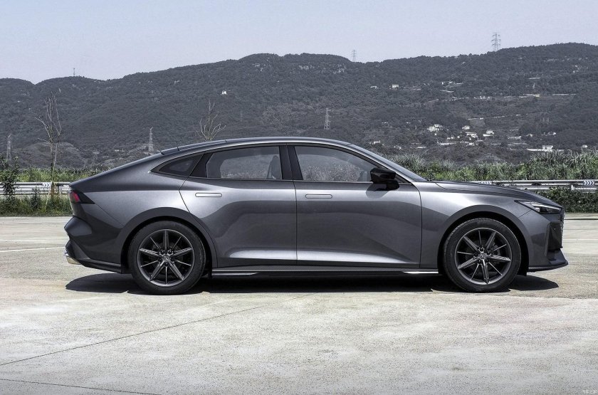 Чанган Uni v 2023