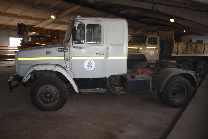 ЗИЛ тягач 4423