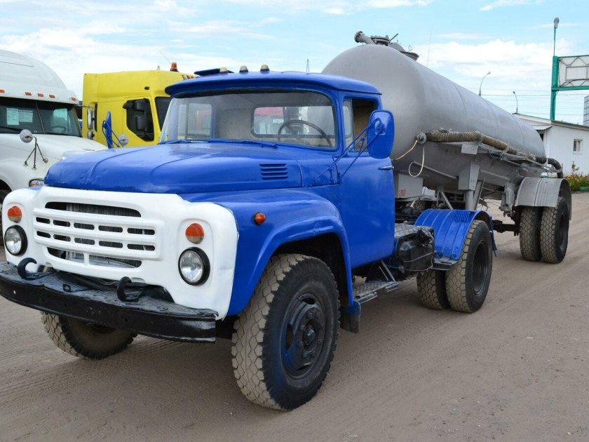 ГАЗ 3308 молоковоз