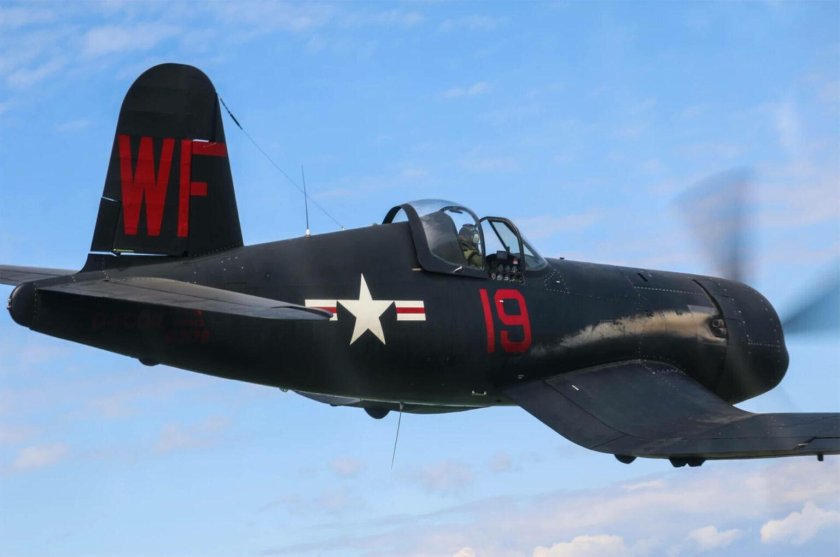 Vought f4u-7 Corsair