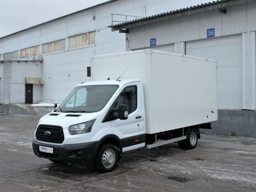 Форд Транзит грузовой перекрёсток