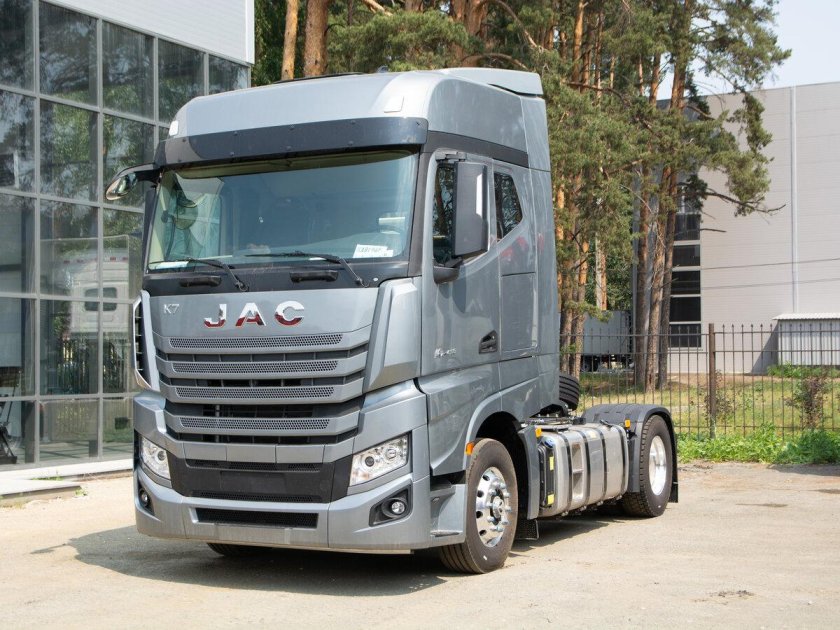 JAC тягач