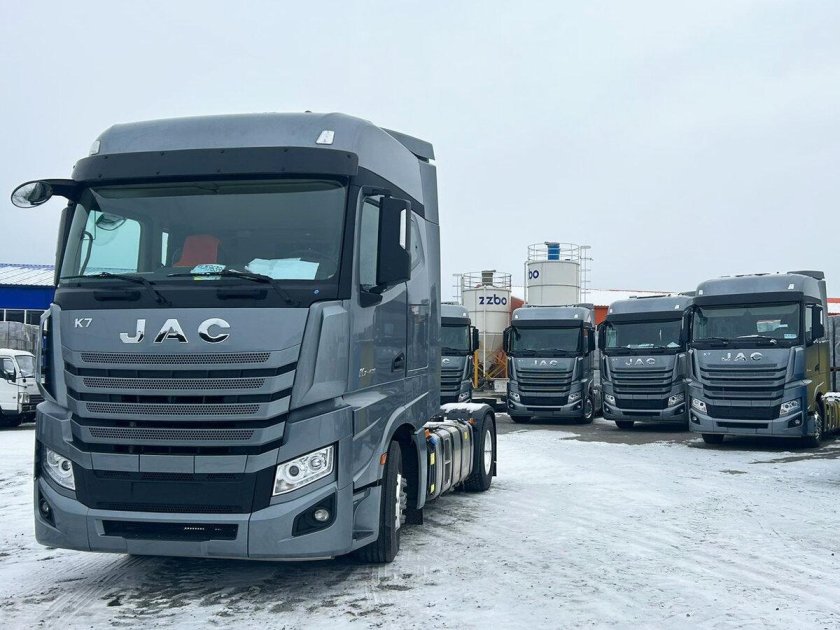 Седельный тягач JAC k7
