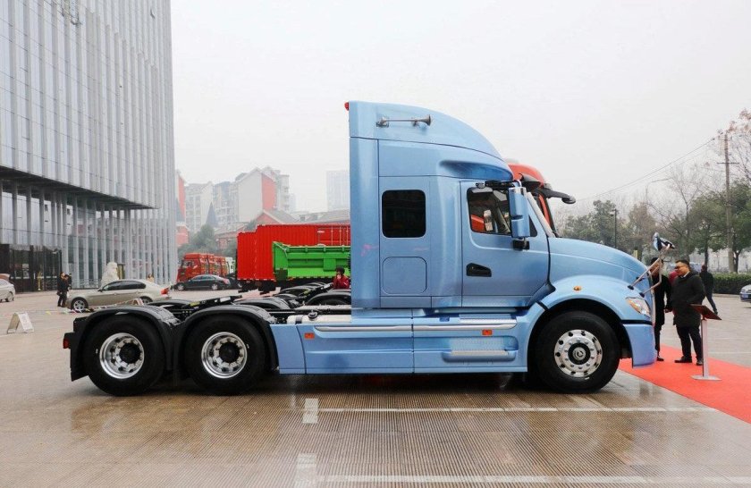 Седельный тягач JAC 4х2