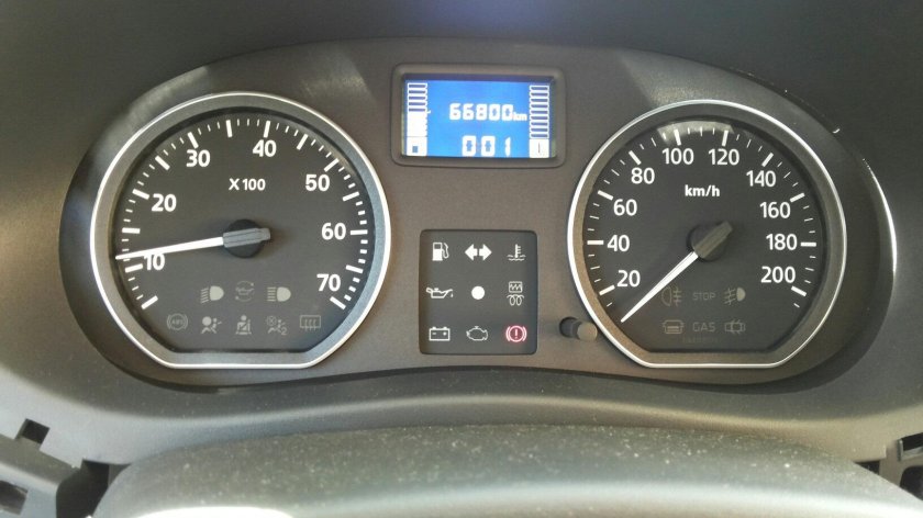 Nissan Almera g15 приборка