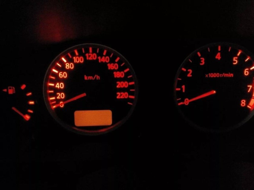 Nissan Almera n16 приборная панель