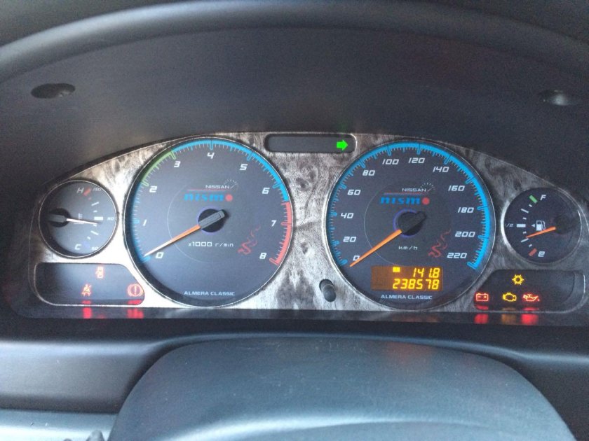 Nissan Almera n16 приборная панель