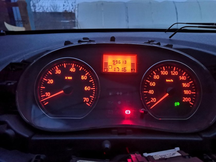 Nissan Almera приборная панель