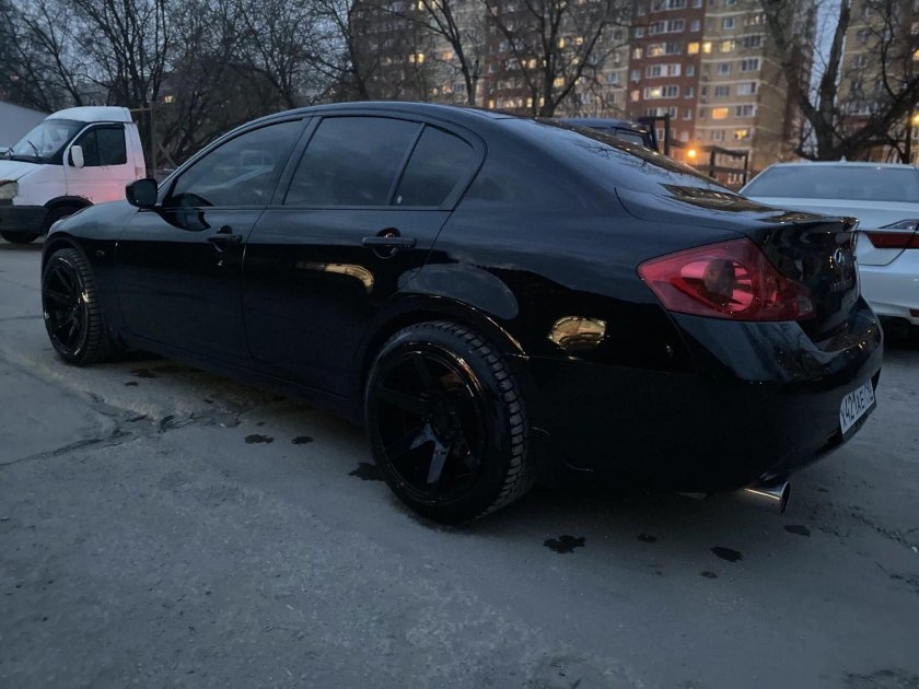 Infiniti g35 черная
