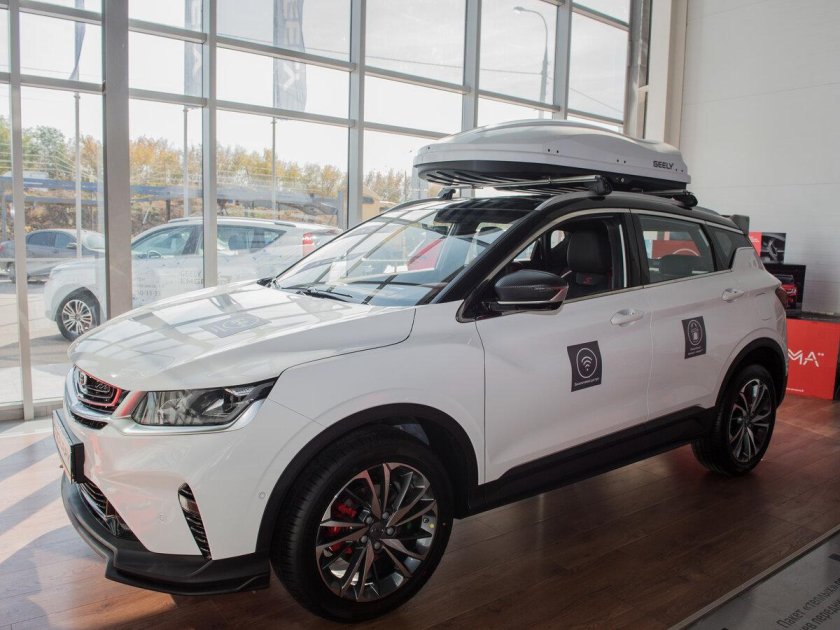 Geely Coolray 2021 белый