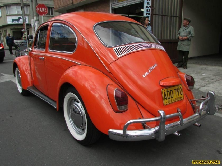 Фольксваген Жук оранжевый