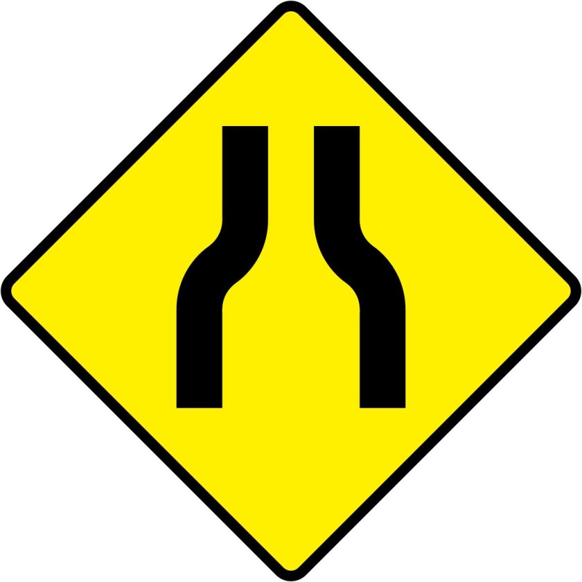 Дорожные знаки на желтом фоне