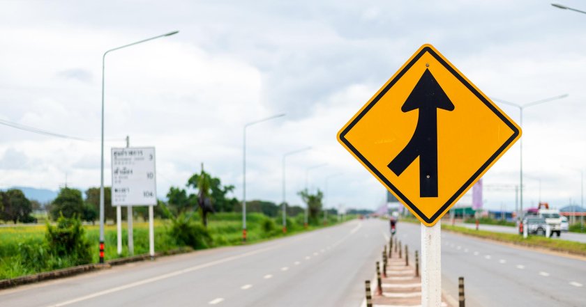 Знак слияние полос