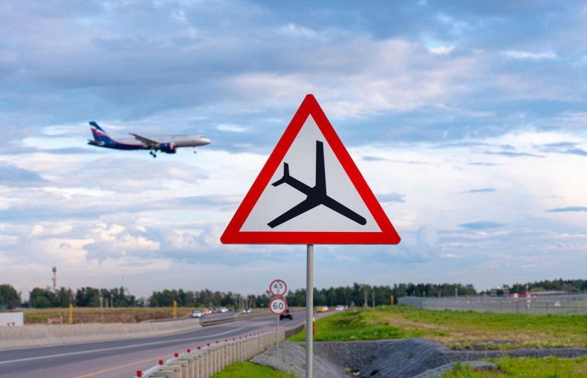 Дорожные знаки низколетящие самолеты