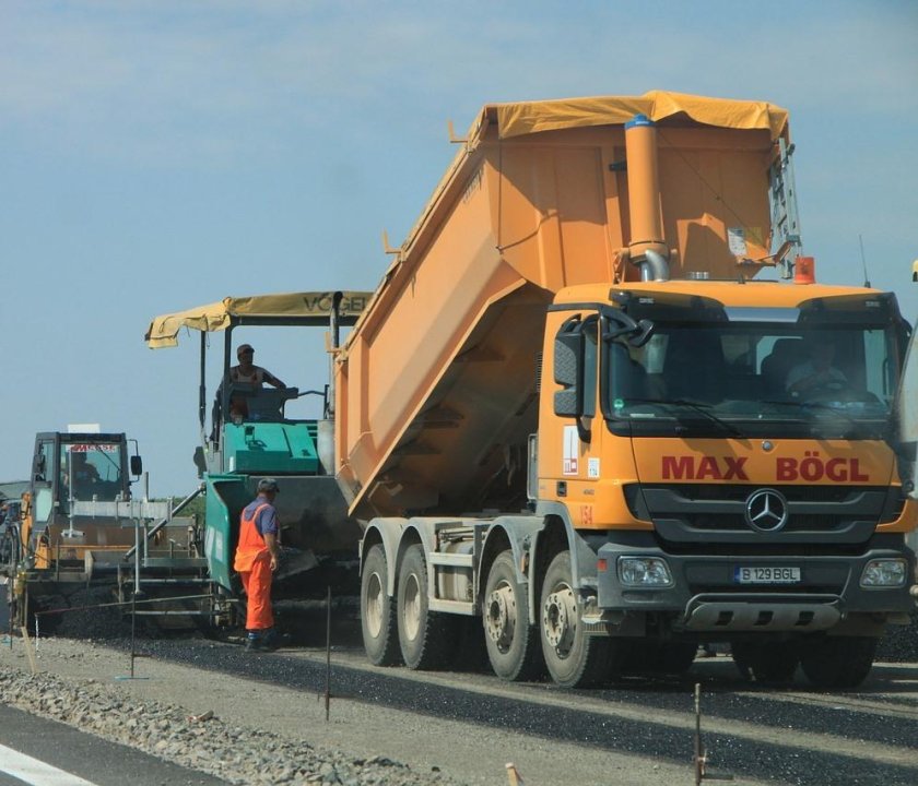 Грузовик строительный дорог