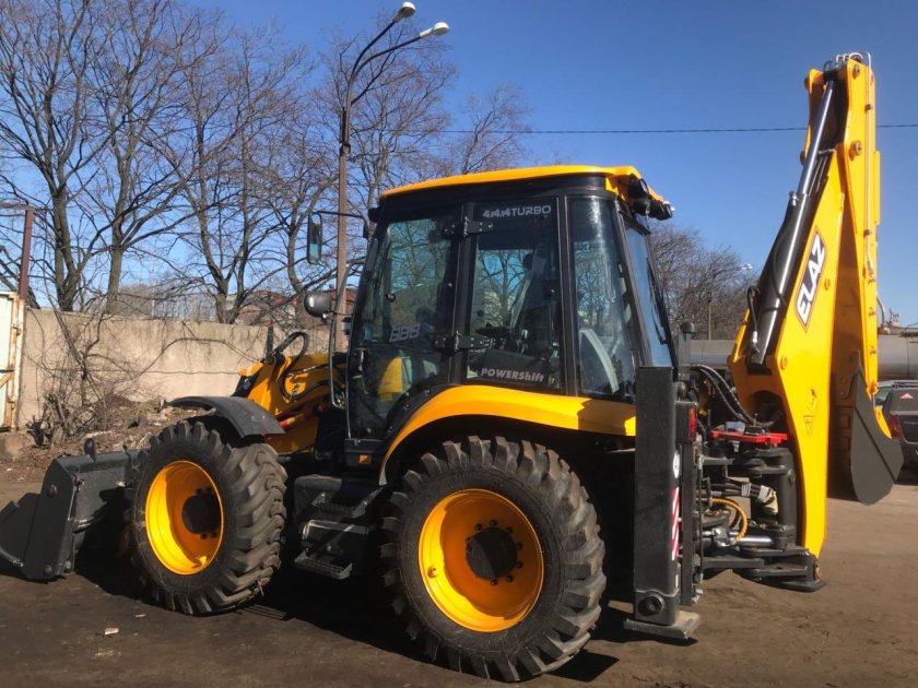 Экскаватор-погрузчик Tarsus Elaz 888